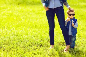 Mit der Mom-Jeans Problemzonen kaschieren